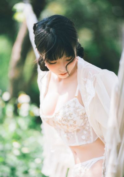 迷人的保姆中文