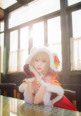 边吃奶边弄进去呻吟动视频
